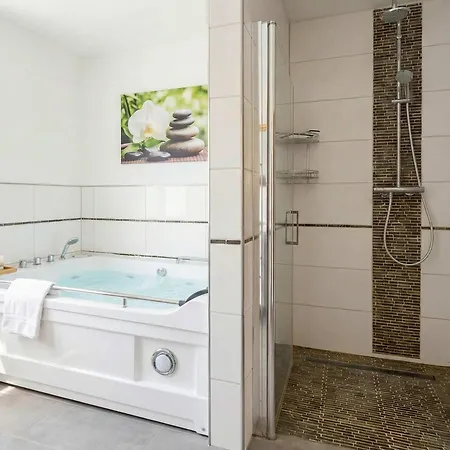 Waldsee - Sauna Whirlpool & Balkon *